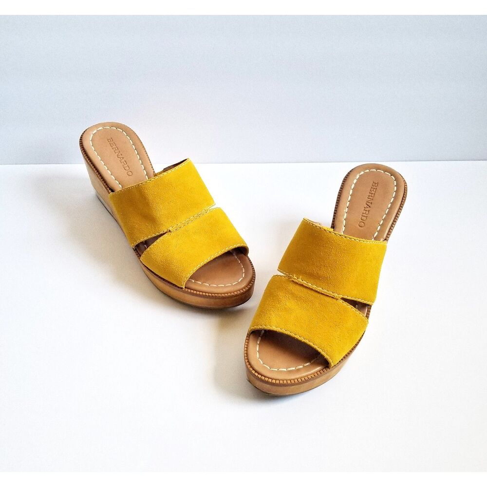 BERNARDO Kara Wedge Sandals Yellow Suede Leather Sz 8 Slip On Platform